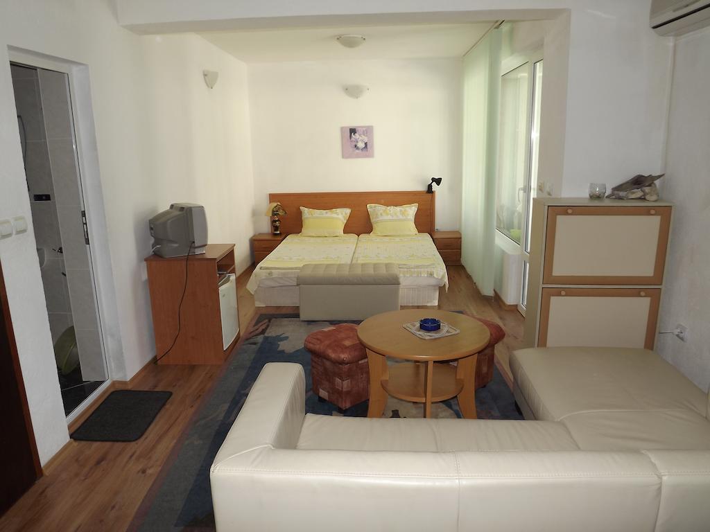 Guest House Stenli Primorsko Rum bild